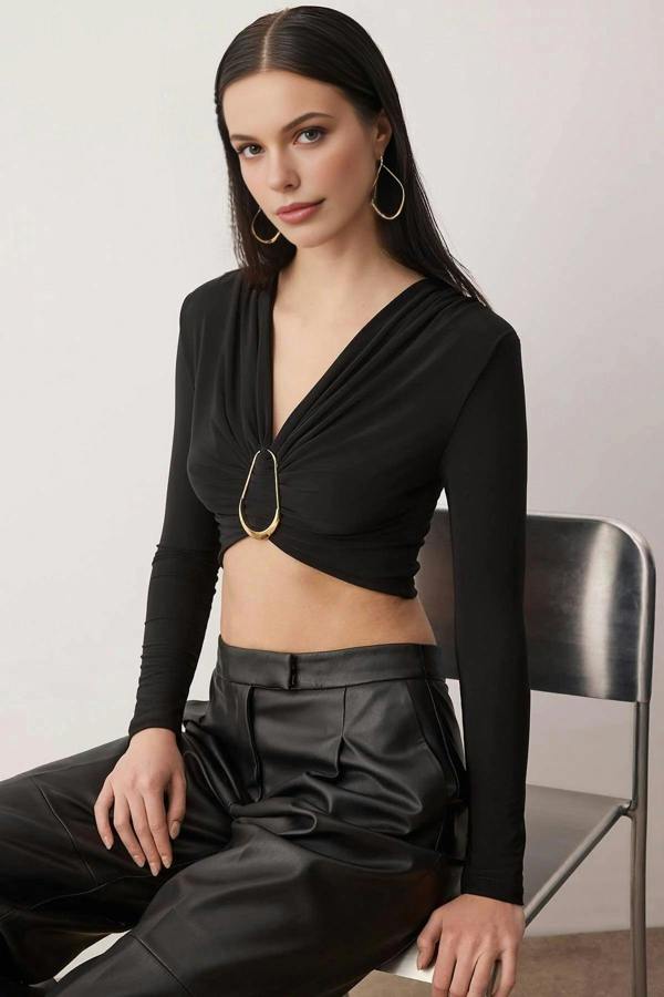 WOVCOR Buckle Detail V-Neck Knit Party Blouse