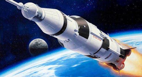 Revell Apollo Saturn V (1:144 Scale)