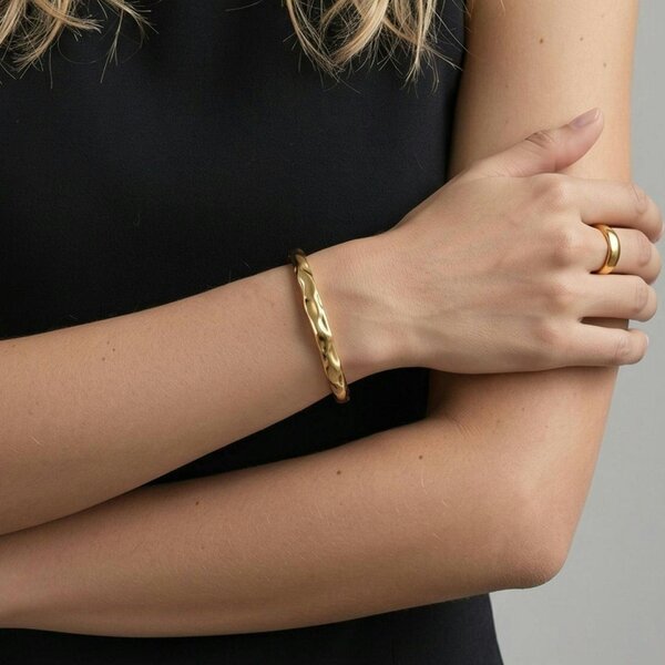 Uchi & Soto Kin Molten Gold Structured Bangle