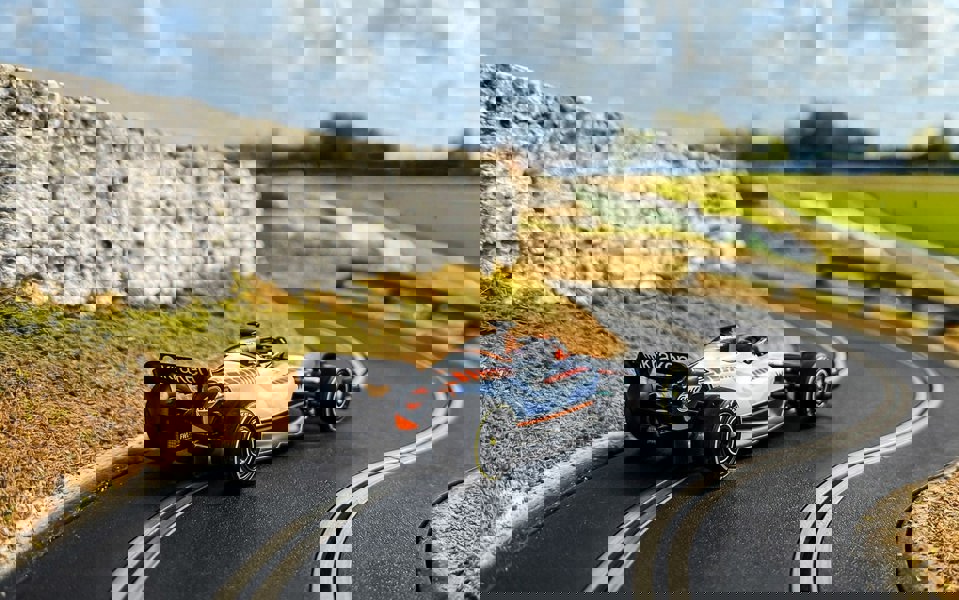 Scalextric Williams FW45 Alex Albon Gulf Edition Single Seater 1:32 Scalextric C4559