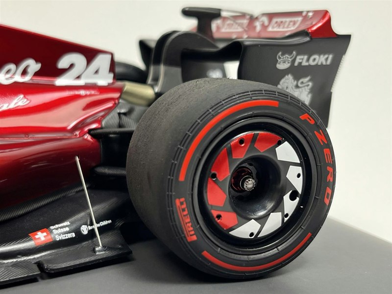 Minichamps Zhou Guanyu 2022 Alfa Romeo F1 Team Orlen C42 Bahrain GP 1:18 117220124