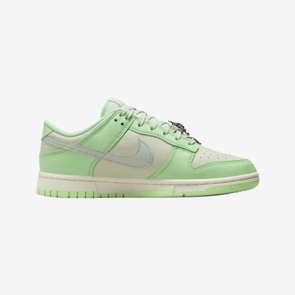 Nike FN6344-001 Sneakers   in  Green