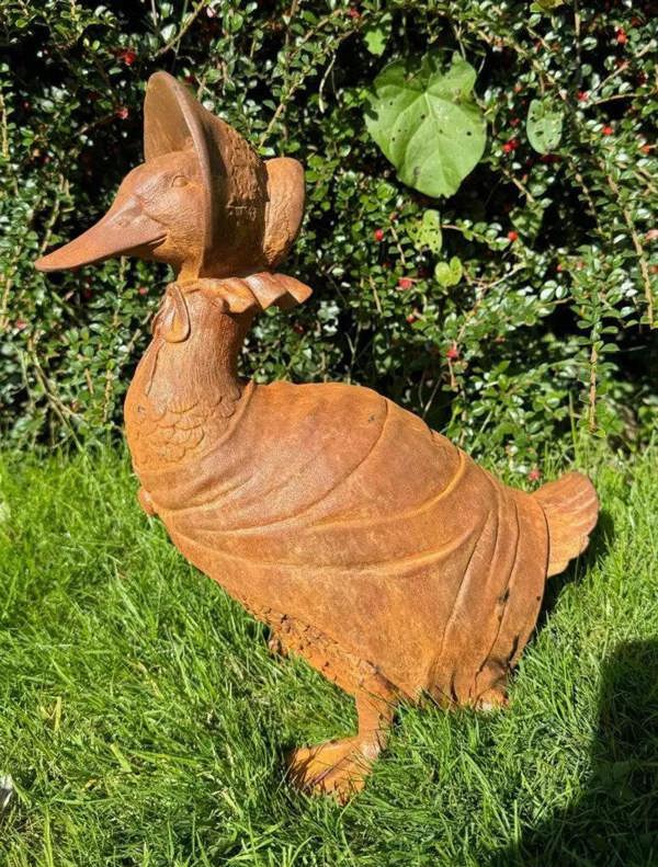 SPA Rustic Cast Iron Jemima Puddle Duck Statue Garden Ornament Home Decor
