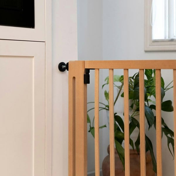 Bettacare Wooden Elegance Dog Gate, Natural, 87cm - 95cm, Pressure Fit Pet Gate, 65cm Extra Wide Doorway, Easy Installation