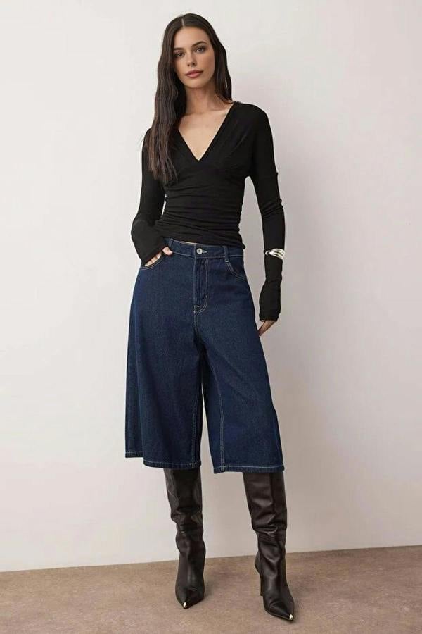 WOVCOR V-Neck Flowy Regular Knit Blouse with Back Detail