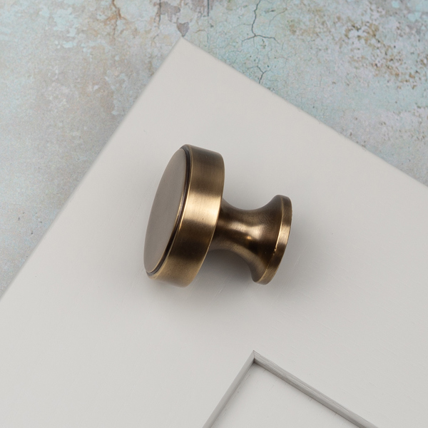 Handle & Home 38mm Antique Brass Knob