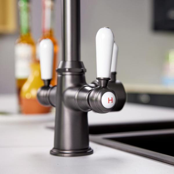 Flode korsa | Traditional Cruciform Style 3 in 1 Instant Boiling Tap | White Ceramic Levers | Gun Metal Finish