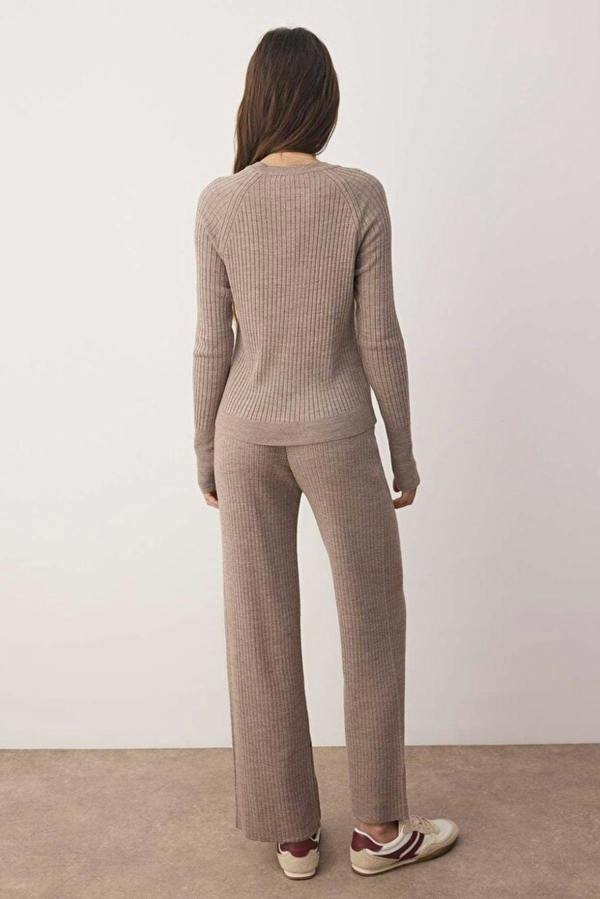WOVCOR 2-Piece Basic Knit Set with Finger Detail