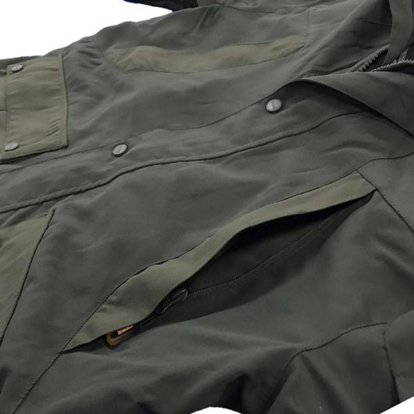 Detail of the Game Scope jacket with handwarmer pockets