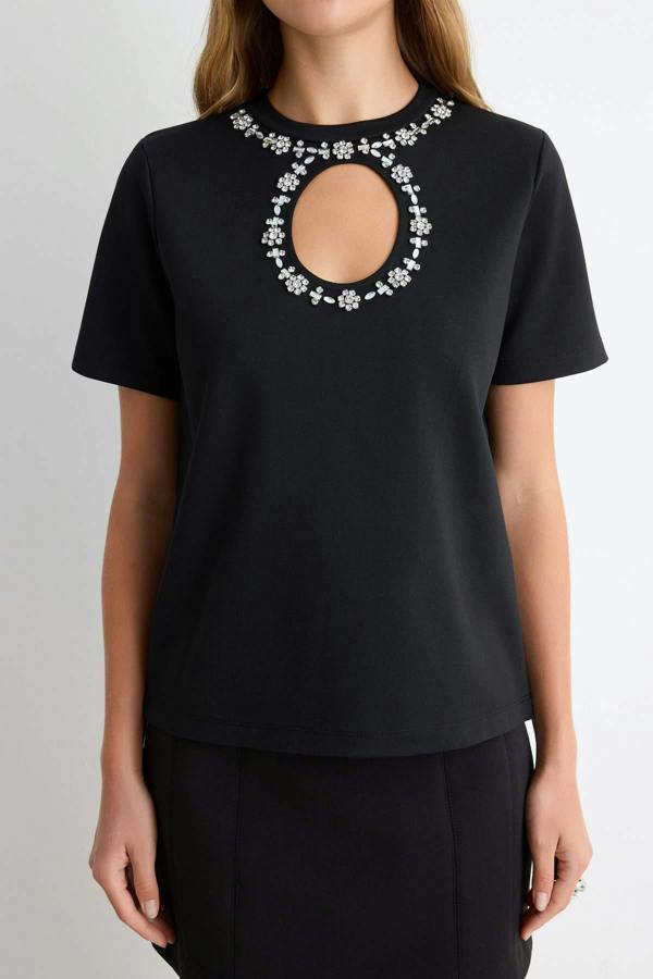 Accessory and Cut Out Detail Regular Fit Short Sleeve T-Shirt