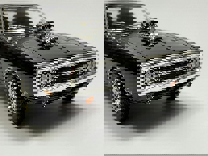 Greenlight 1970 Dodge Charger with Blown Engine Black 1:18 Greenlight Artisan Collection 19122