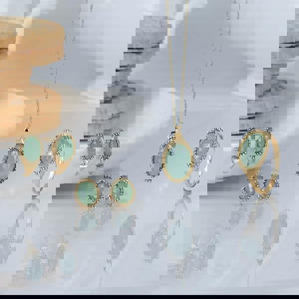 Gemondo Classic Oval Green Jadeite Pendant Necklace in 9ct Yellow Gold