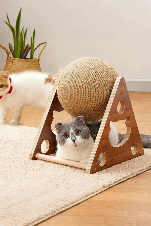 Living and Home Natural Sisal Cat Ball Catching Pet Toy