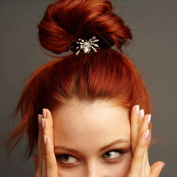 Spider hair accessory, Halloween hair clip, novelty spooky hair decoration
