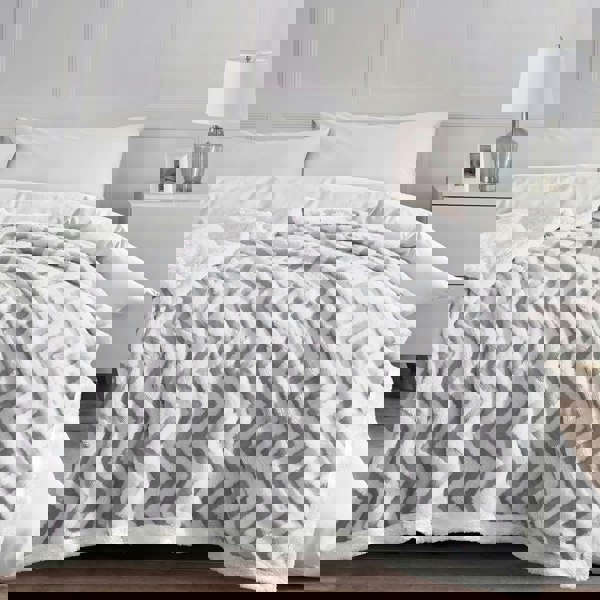 Velosso Jacquard Chevron Sherpa Reverse Throw - 150cm x 200cm