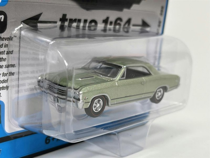 Autoworld 1967 Chevy Chevelle SS 396 Mountain Green Poly 1:64 Autoworld AW64382B