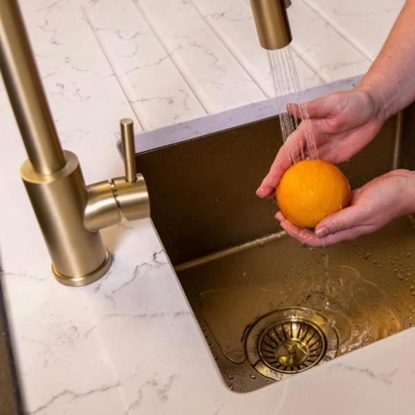 Flode Runda | Kitchen Sink Mixer with Pull out Spray | Brushed Brass | Square Head