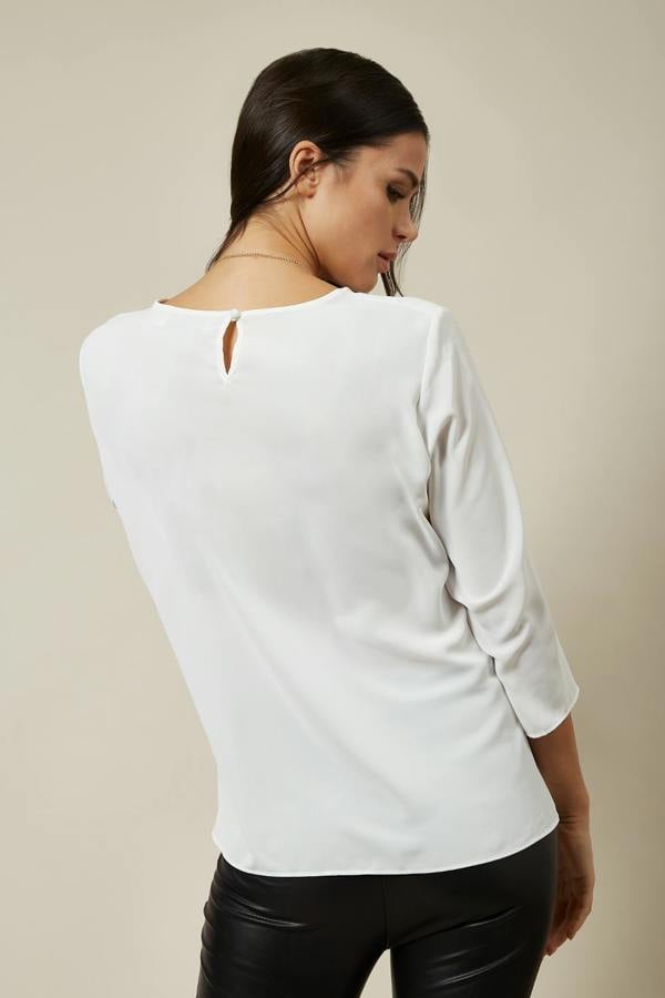 Hoxton Gal 3/4 Sleeve Relaxed Layered Top With Necklace In White