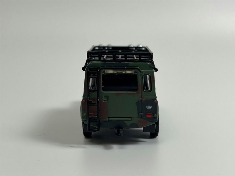 Mini GT Land Rover Defender 110 Military Camouflage RHD 1:64 Scale Mini GT MGT00237R