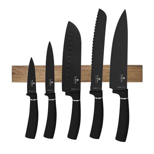 A modern knife set with magnetic wall hanger from Berlinger Haus.