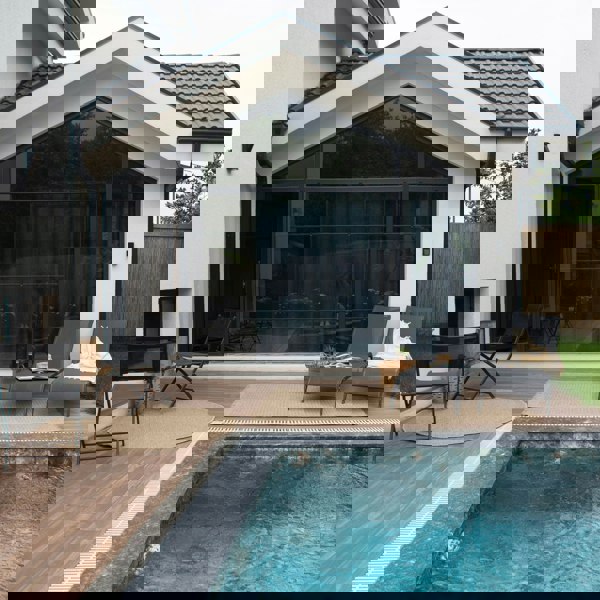 Nature Outdoor beige rug is resistant to moisture and UV protected