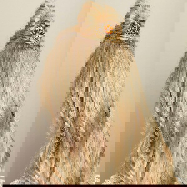 flower hair accessory in gold