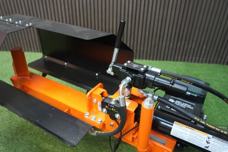Rock Machinery Venom Li9 – 9 Ton Lithium-Ion Log Splitter
