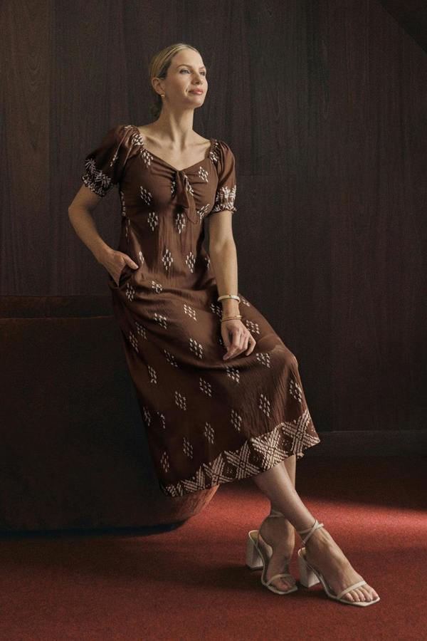Brown | Border Print Puff Sleeve Midi Dress : Model is 5'10"/178 cm and wears UK10/EU38/US6/AUS10