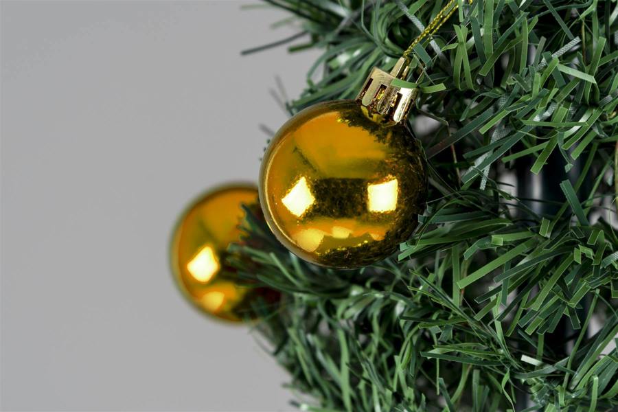 4ft, 5ft and 6ft Pre-Lit Pop-Up Christmas Tree with Warm White LEDs and Gold Baubles image 3