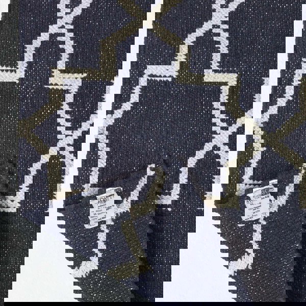 HOMESCAPES Edmonton Handwoven Navy Blue and White Cotton Geometric Kilim Rug