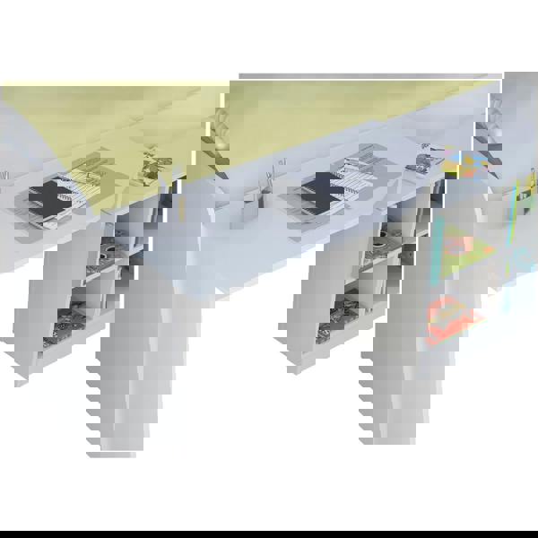 Close up of the built-in desk, from the top.