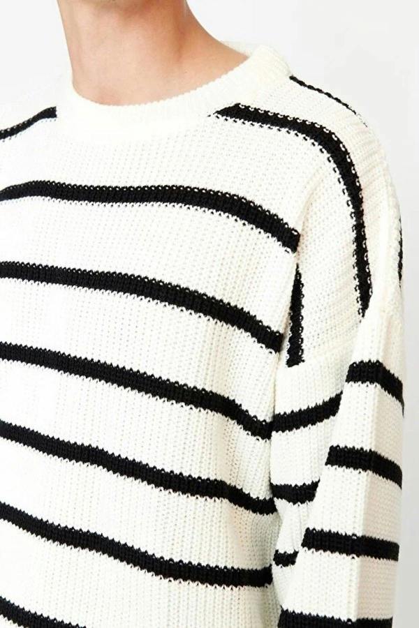 WOVCOR Crew Neck Striped Men's Sweater