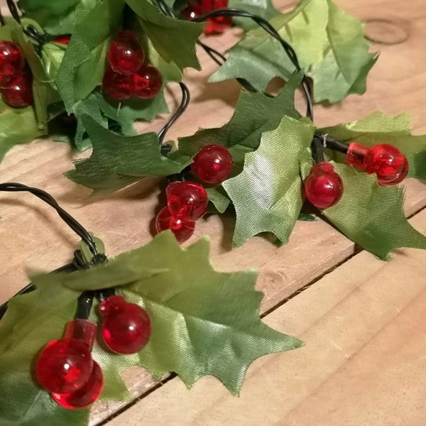 Samuel Alexander Premier 2.8m Holly Garland with Red Berries and 40 Red Leds