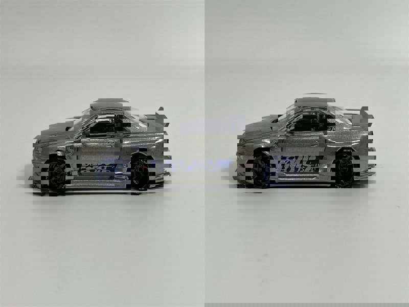 Mini GT Nissan Skyline GT R R34 Kaido Works Shinjuku V1 1:64 Mini GT KHMG143