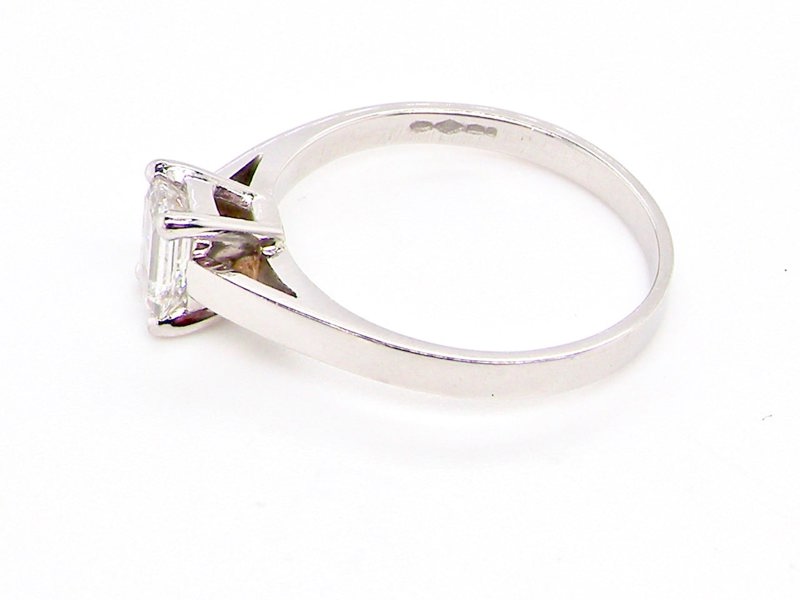 solitaire diamond ring