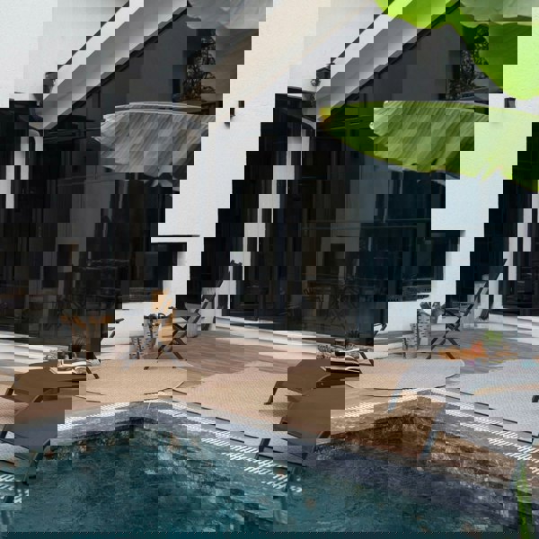 Nature Outdoor beige rug is resistant to moisture and UV protected