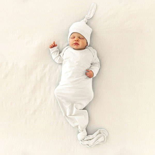 Newborn wearing Prima Cotton’s organic baby gown for sensitive skin made from 100% GOTS-certified organic Egyptian cotton.