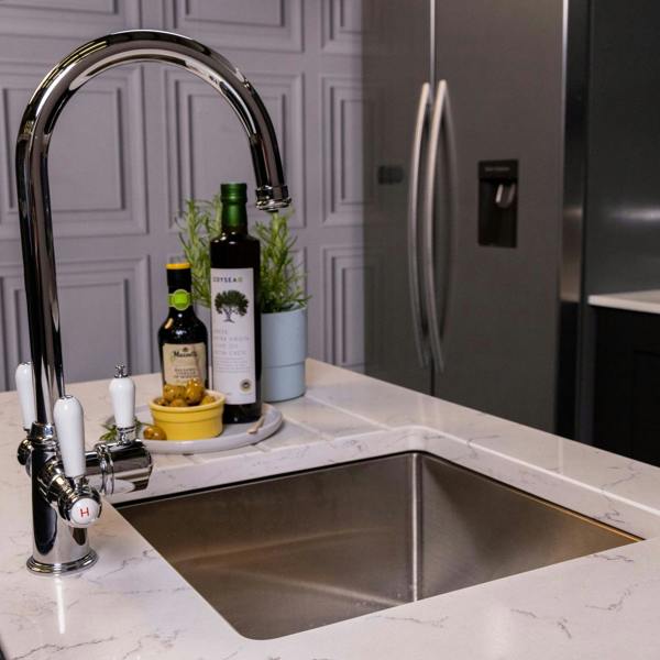 Flode korsa | Traditional Cruciform Style 3 in 1 Instant Boiling Tap | White Ceramic Levers | Polished Chrome Finish