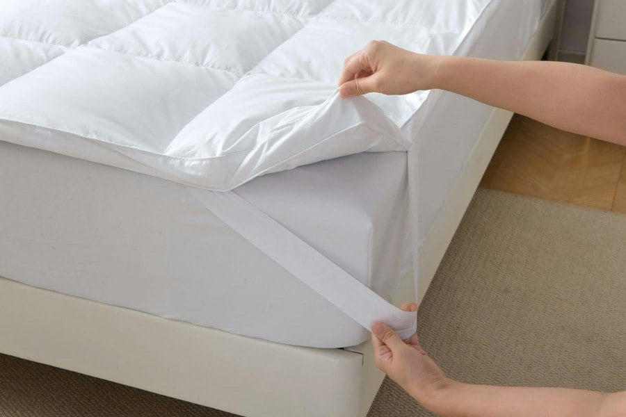 HomeSpace Direct Goose Feather and Down Mattress Topper