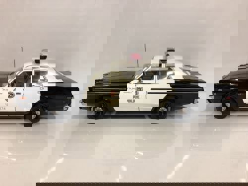 the terminator dodge monaco police with t-800  greenlight 19042 1:18 scale