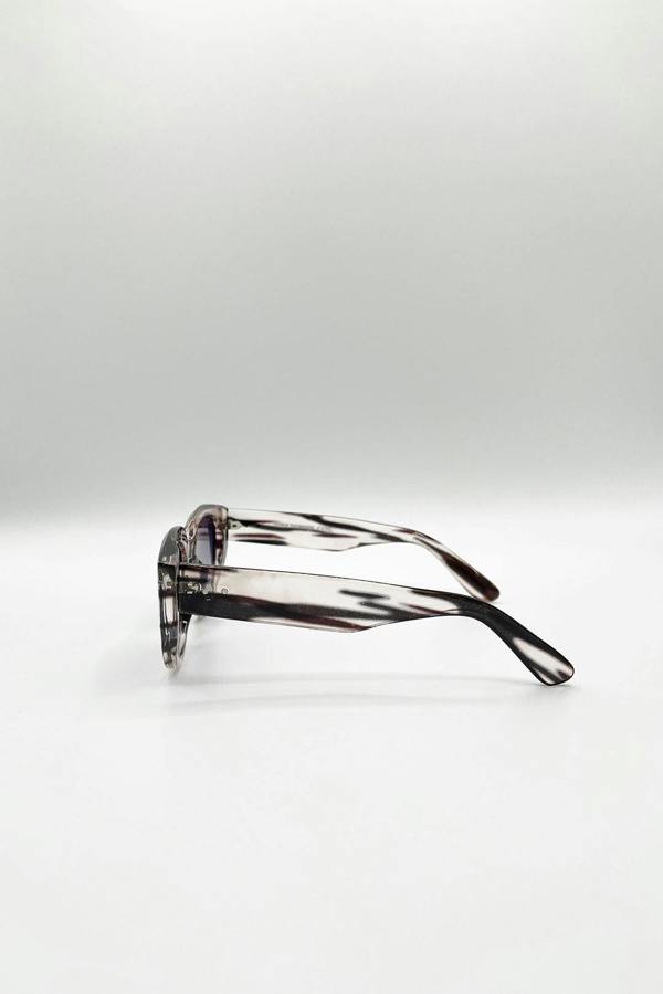 SVNX Round Stripe Cat Eye Sunglasses In Black