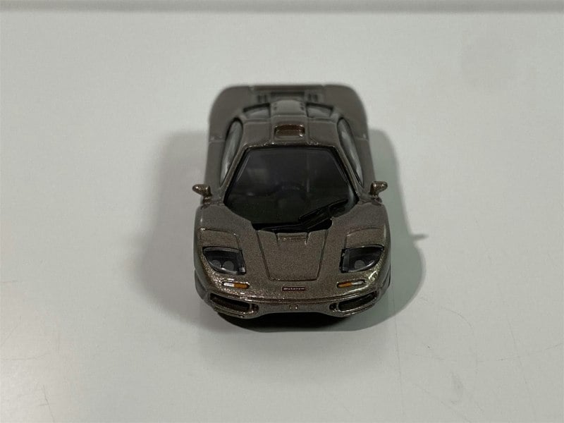 minichamps 870133824 mclaren f1 roadcar 1994 grey metallic 1:87 scale