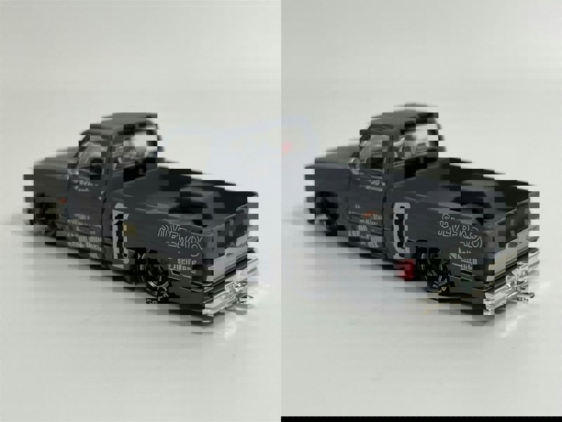 Mini GT Chevrolet Silverado Kaido V2 1:64 Mini GT KHMG160