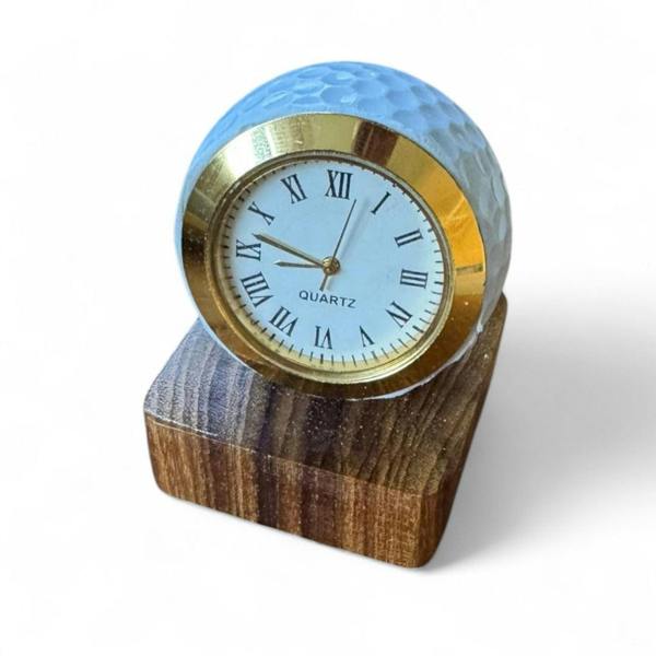 SPORTGIFTZ Mini Desktop Golf Ball Clock ? Elegant Timepiece for Golf Enthusiasts
