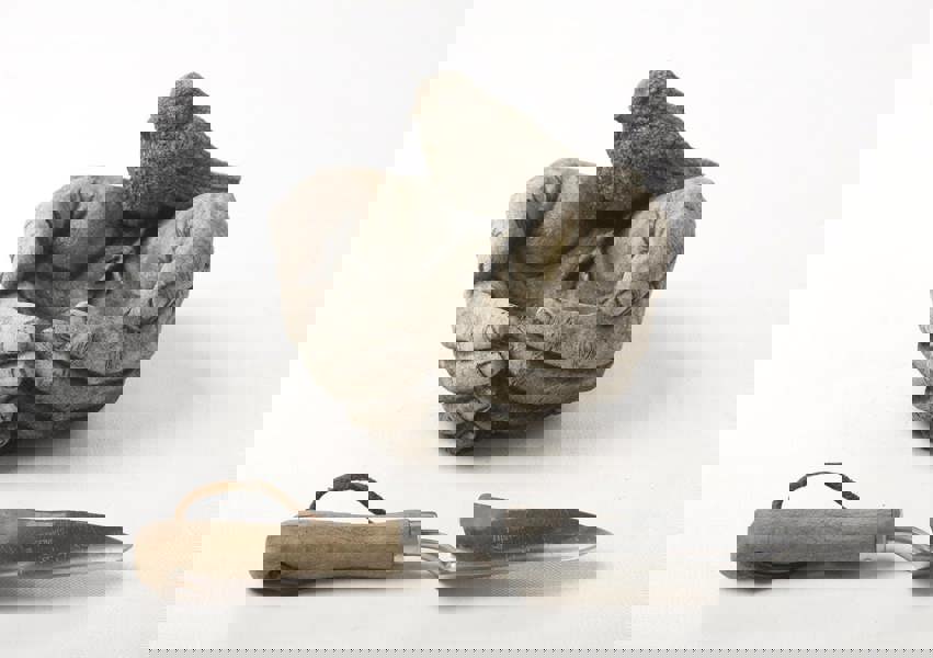 Bird in Hand Birdbath / Bird feeder