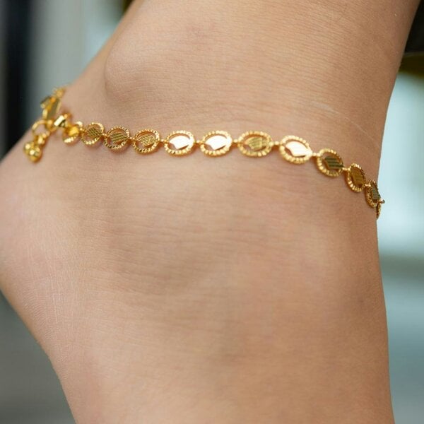 The Colourful Aura Golden Brass Oval Leaf Minimalist Boho Thin Slim Foot Payal Anklet