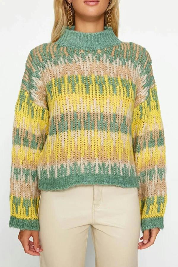 WOVCOR Soft-Textured Ethnic Pattern Thick Cropped Knit Sweater