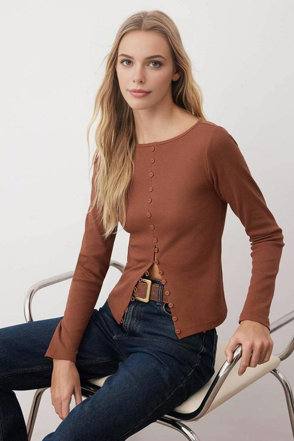 WOVCOR Crew Neck Knit Blouse with Button Detail