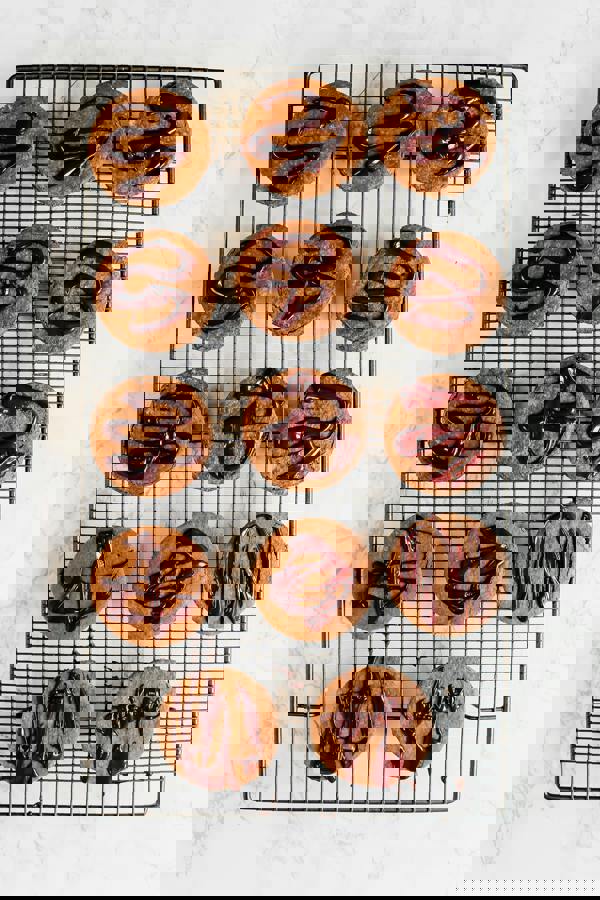 MasterClass Non-Stick 46cm x 26cm Cooling Tray