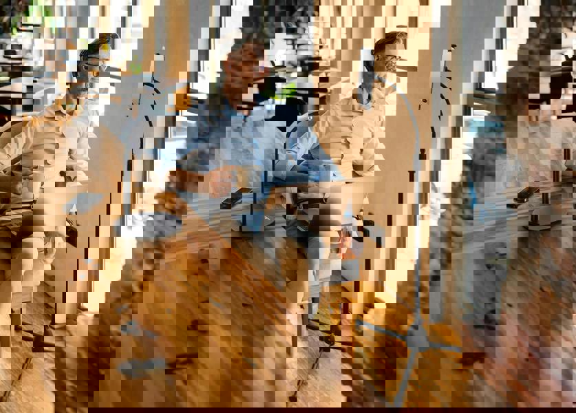 Durable TWIST Desk and Floor Gooseneck Tablet Phone Holder iPad Stands | Black